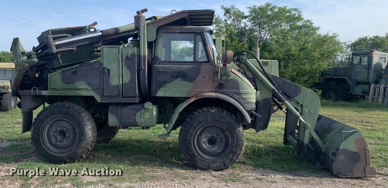 image for item DM1747 1988 Freightliner  Unimog FLU419 emplacement excavator