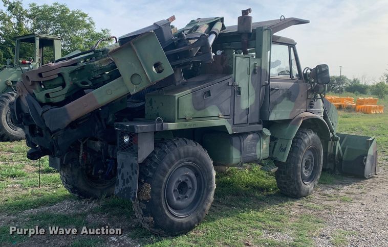 image for item DM1747 1988 Freightliner  Unimog FLU419 emplacement excavator