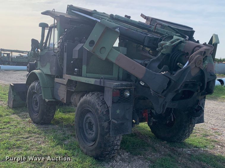 image for item DM1747 1988 Freightliner  Unimog FLU419 emplacement excavator