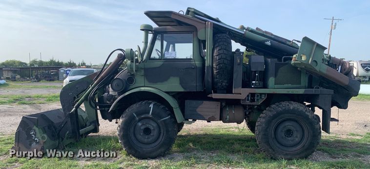 image for item DM1747 1988 Freightliner  Unimog FLU419 emplacement excavator