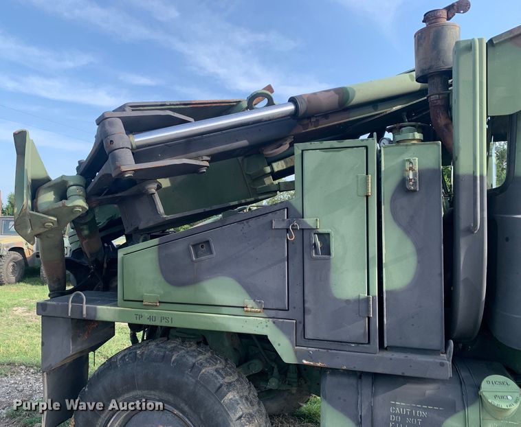 image for item DM1747 1988 Freightliner  Unimog FLU419 emplacement excavator