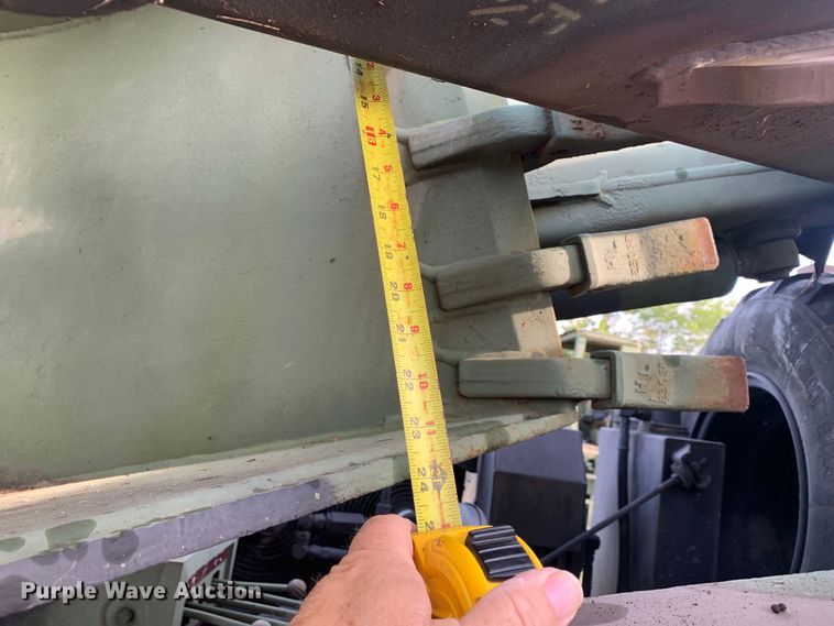 image for item DM1747 1988 Freightliner  Unimog FLU419 emplacement excavator