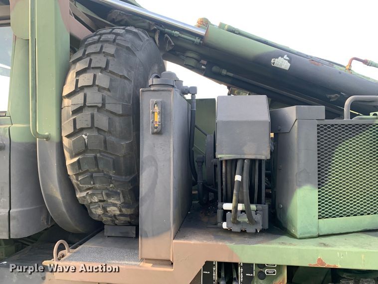 image for item DM1747 1988 Freightliner  Unimog FLU419 emplacement excavator