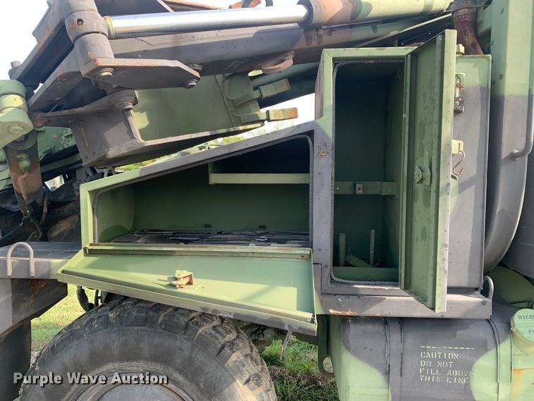 image for item DM1747 1988 Freightliner  Unimog FLU419 emplacement excavator