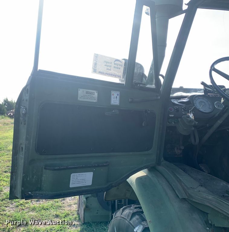 image for item DM1747 1988 Freightliner  Unimog FLU419 emplacement excavator