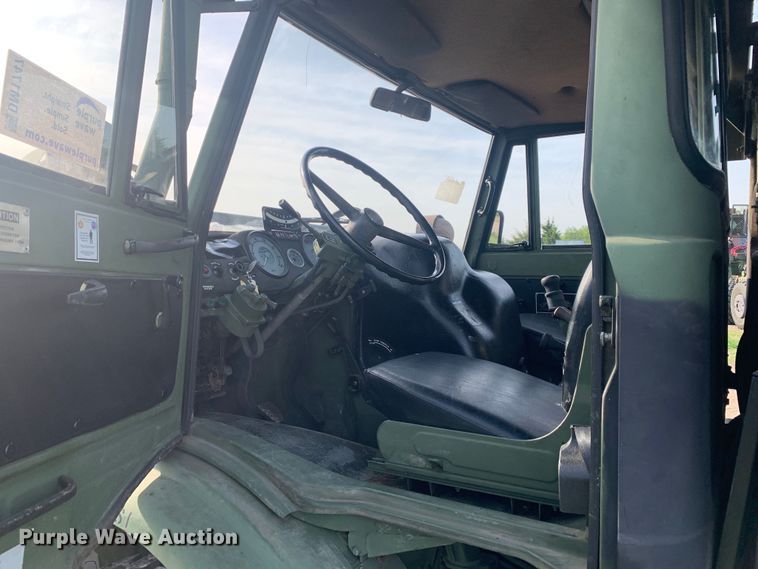 image for item DM1747 1988 Freightliner  Unimog FLU419 emplacement excavator