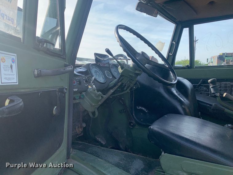 image for item DM1747 1988 Freightliner  Unimog FLU419 emplacement excavator