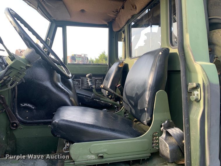 image for item DM1747 1988 Freightliner  Unimog FLU419 emplacement excavator