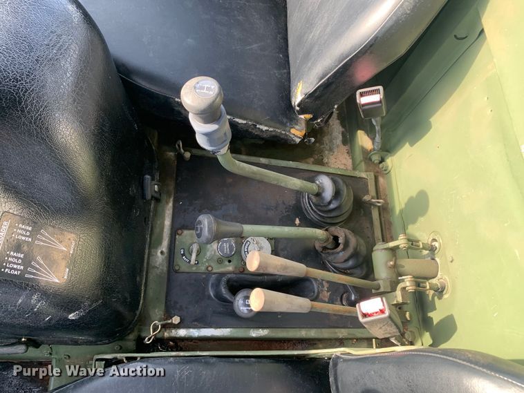 image for item DM1747 1988 Freightliner  Unimog FLU419 emplacement excavator