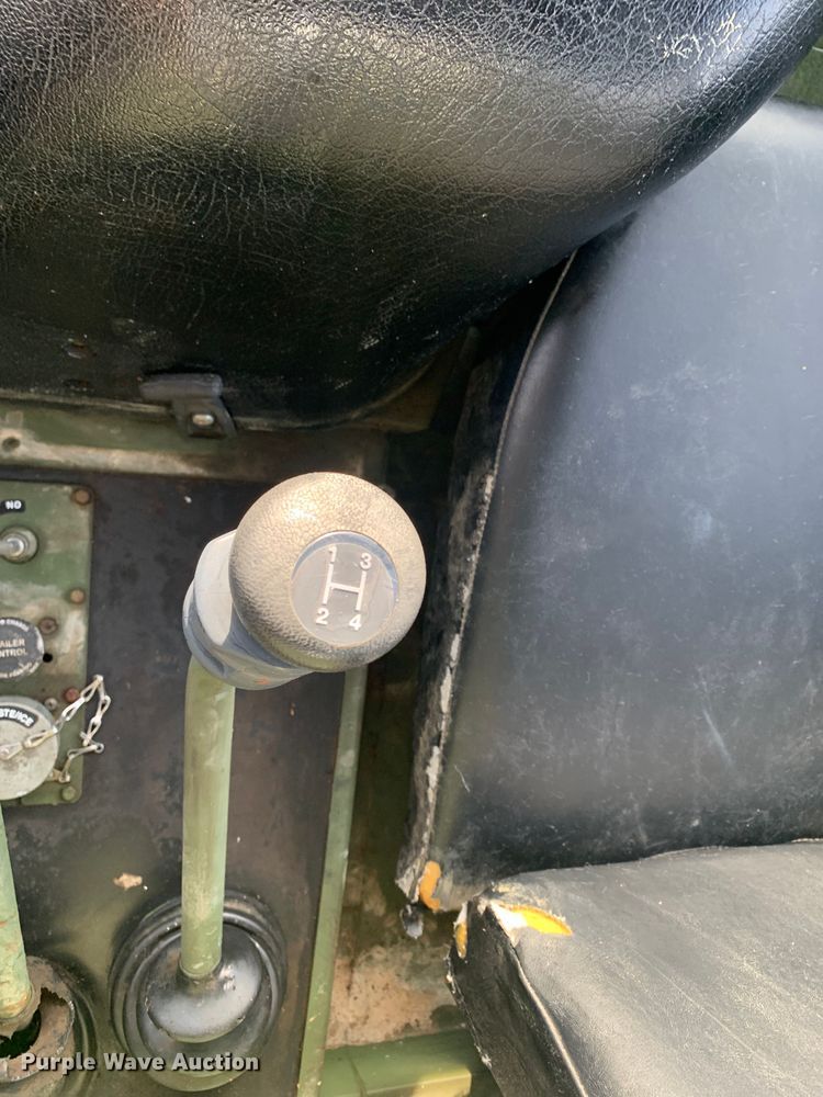 image for item DM1747 1988 Freightliner  Unimog FLU419 emplacement excavator