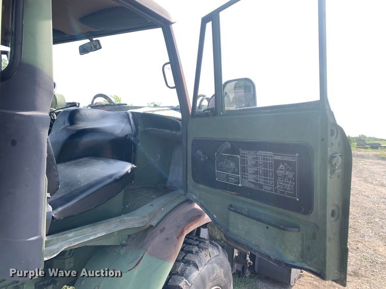 image for item DM1747 1988 Freightliner  Unimog FLU419 emplacement excavator