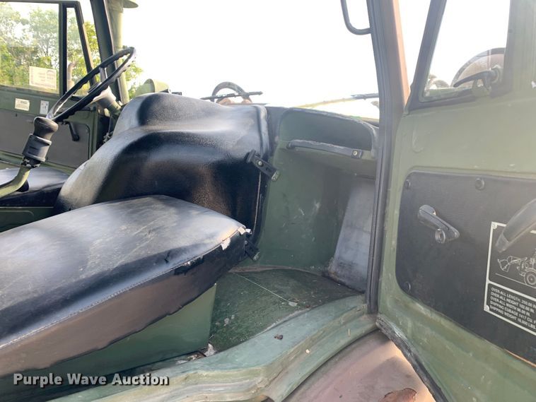 image for item DM1747 1988 Freightliner  Unimog FLU419 emplacement excavator