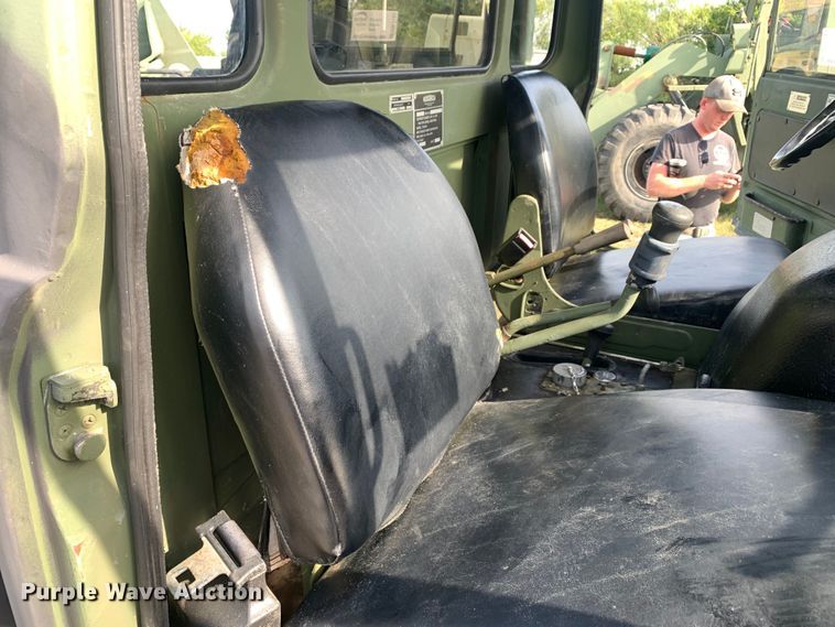 image for item DM1747 1988 Freightliner  Unimog FLU419 emplacement excavator