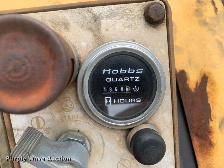 image for item DM7956 1987 Caterpillar 963 loader