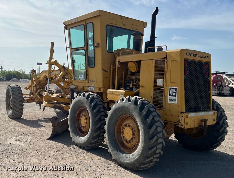 image for item DO2449 1983 Caterpillar 120G motor grader