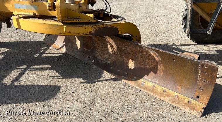 image for item DO2449 1983 Caterpillar 120G motor grader