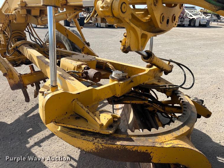 image for item DO2449 1983 Caterpillar 120G motor grader
