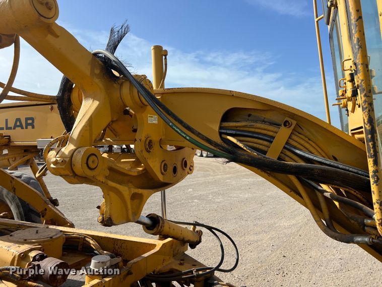 image for item DO2449 1983 Caterpillar 120G motor grader