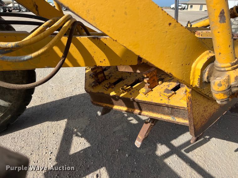 image for item DO2449 1983 Caterpillar 120G motor grader