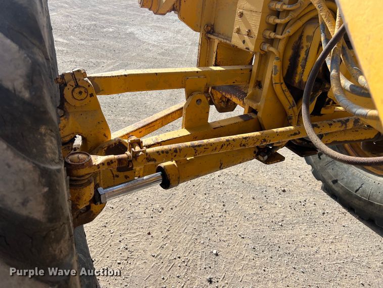 image for item DO2449 1983 Caterpillar 120G motor grader