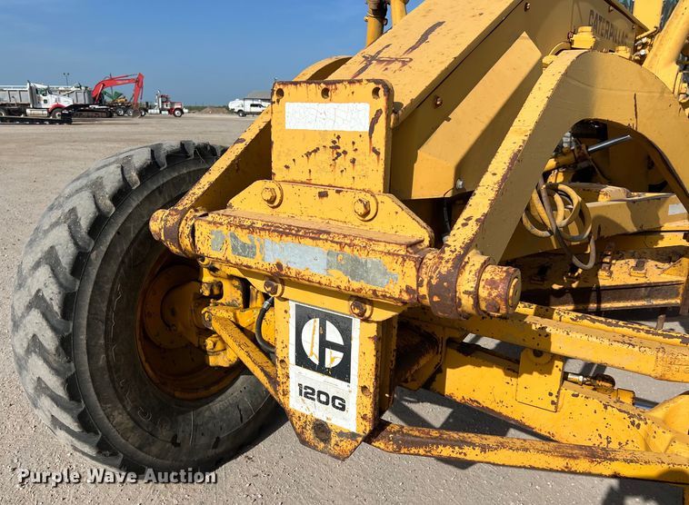 image for item DO2449 1983 Caterpillar 120G motor grader