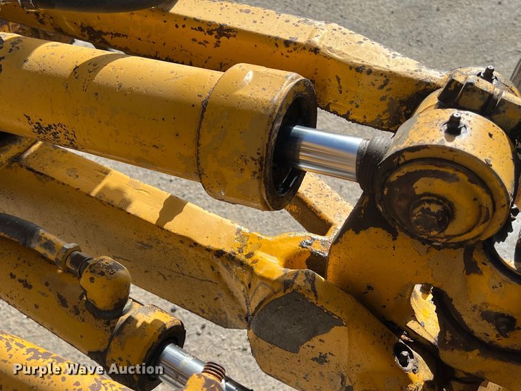 image for item DO2449 1983 Caterpillar 120G motor grader