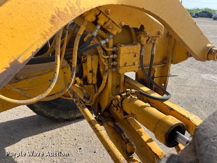 image for item DO2449 1983 Caterpillar 120G motor grader
