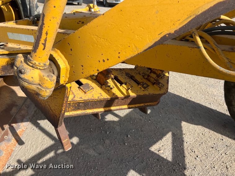image for item DO2449 1983 Caterpillar 120G motor grader