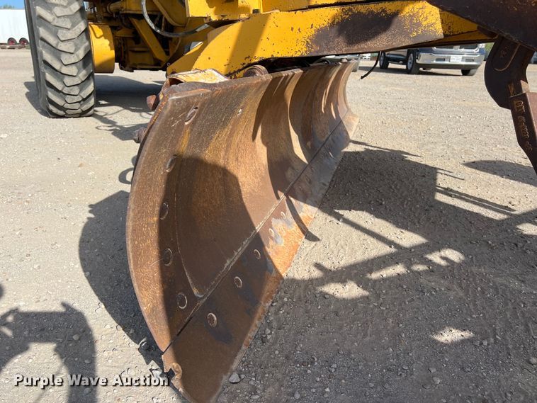 image for item DO2449 1983 Caterpillar 120G motor grader