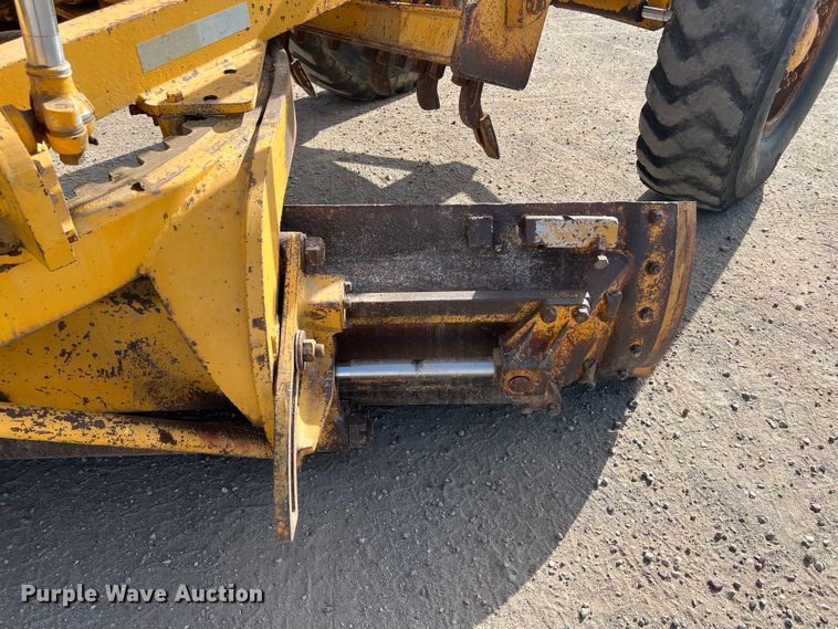image for item DO2449 1983 Caterpillar 120G motor grader