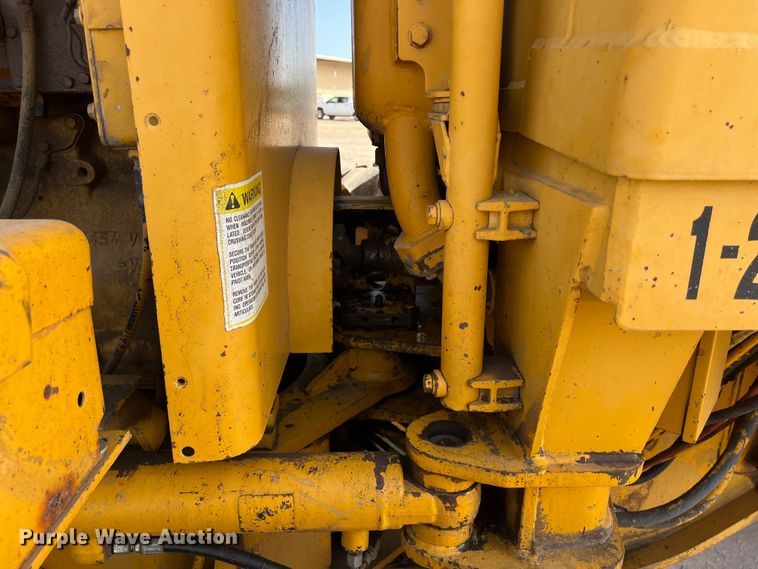 image for item DO2449 1983 Caterpillar 120G motor grader