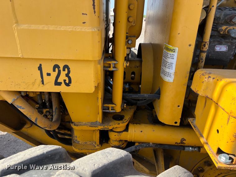 image for item DO2449 1983 Caterpillar 120G motor grader