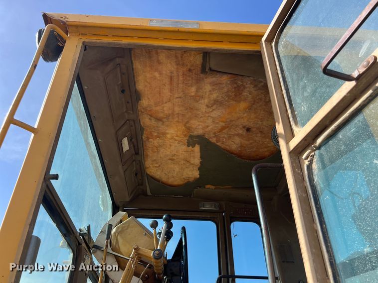 image for item DO2449 1983 Caterpillar 120G motor grader