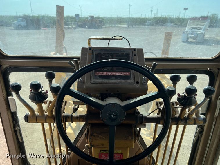 image for item DO2449 1983 Caterpillar 120G motor grader