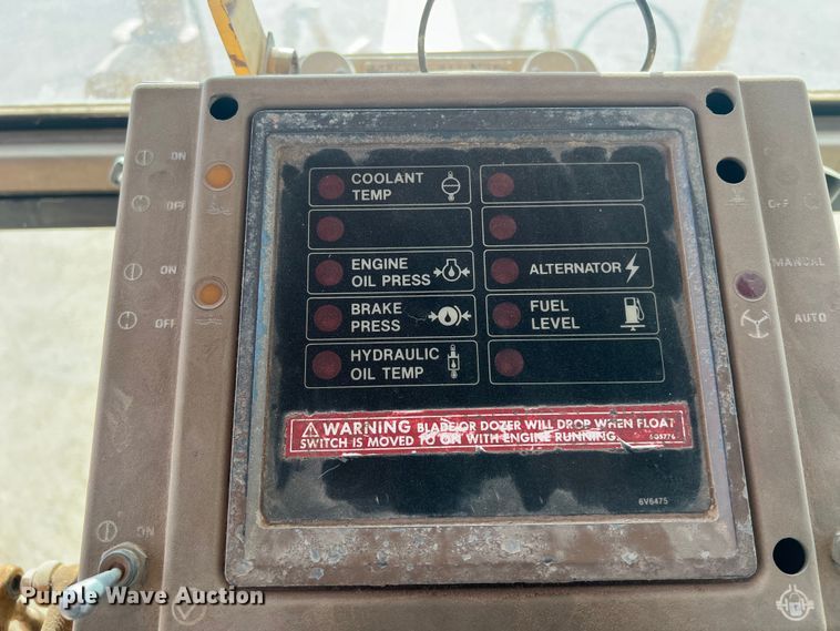 image for item DO2449 1983 Caterpillar 120G motor grader