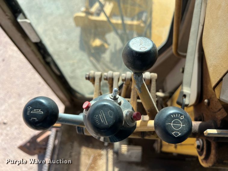 image for item DO2449 1983 Caterpillar 120G motor grader