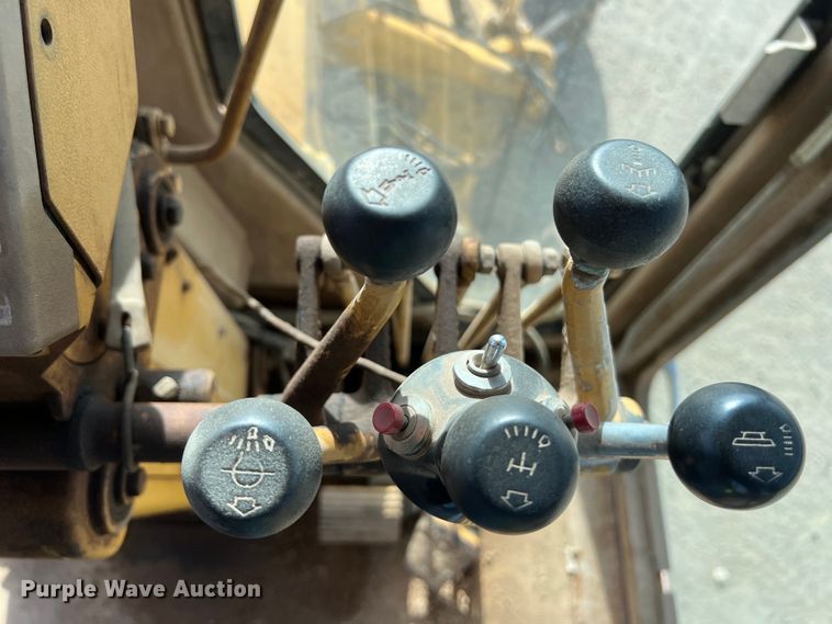 image for item DO2449 1983 Caterpillar 120G motor grader