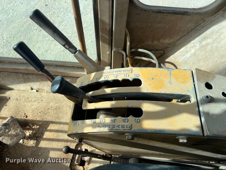 image for item DO2449 1983 Caterpillar 120G motor grader