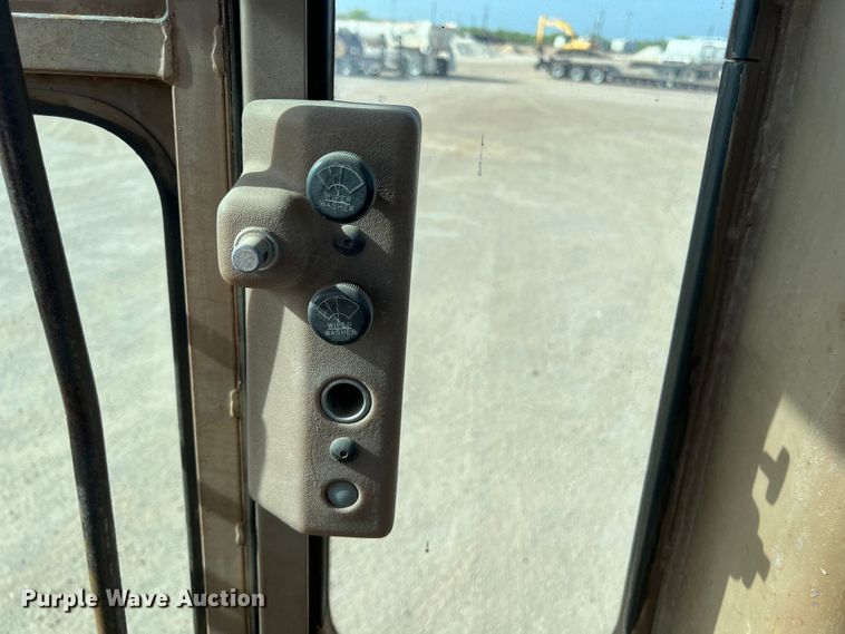 image for item DO2449 1983 Caterpillar 120G motor grader