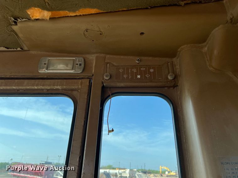 image for item DO2449 1983 Caterpillar 120G motor grader