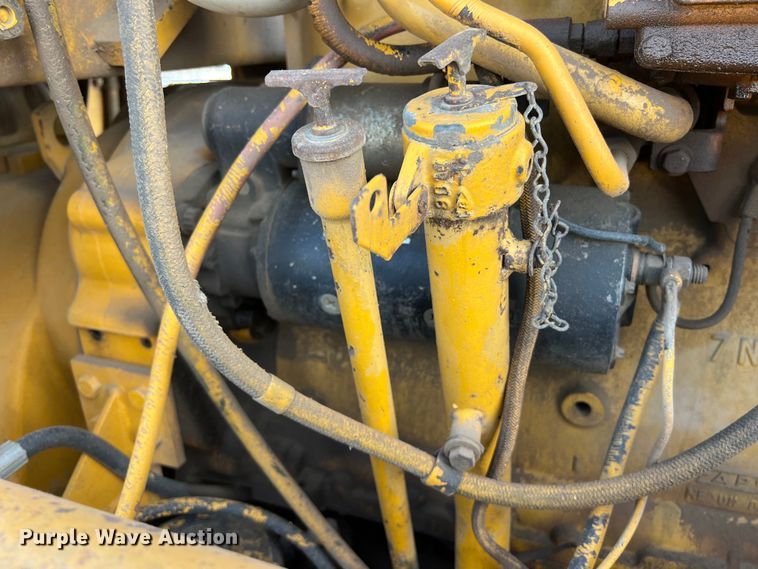 image for item DO2449 1983 Caterpillar 120G motor grader