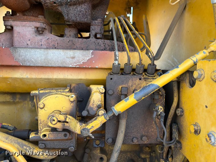 image for item DO2449 1983 Caterpillar 120G motor grader