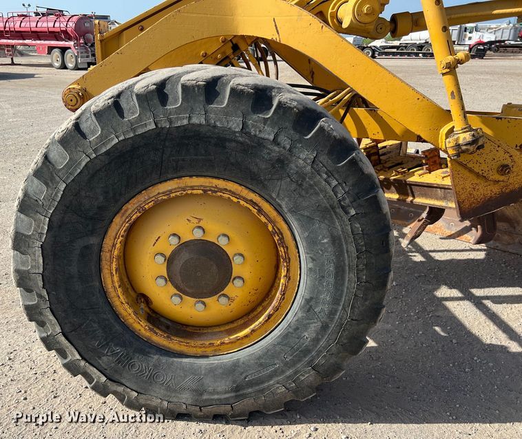 image for item DO2449 1983 Caterpillar 120G motor grader