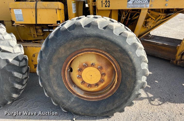 image for item DO2449 1983 Caterpillar 120G motor grader