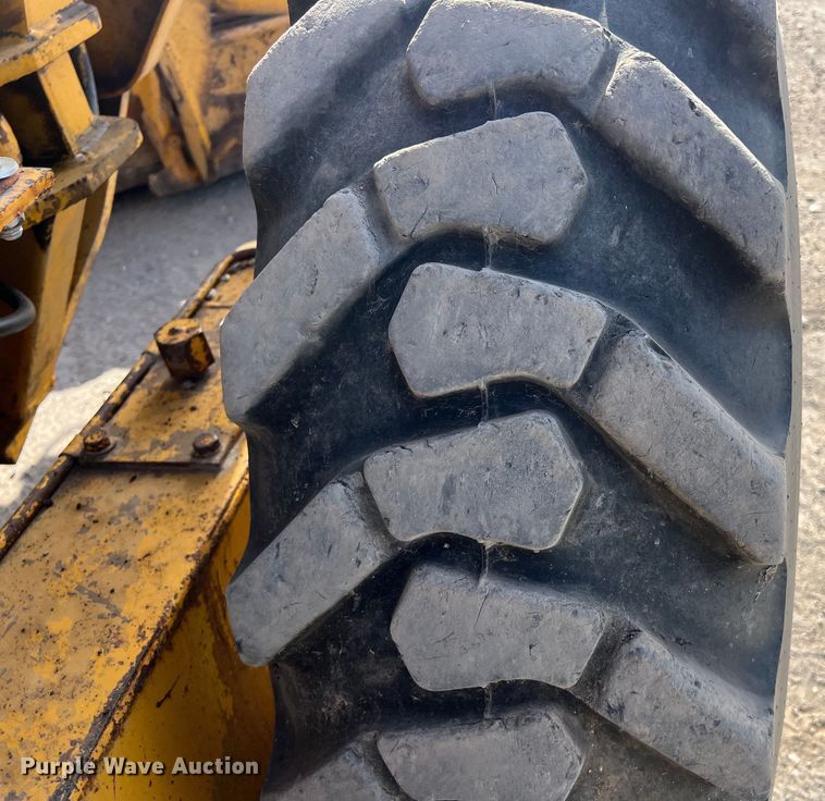 image for item DO2449 1983 Caterpillar 120G motor grader