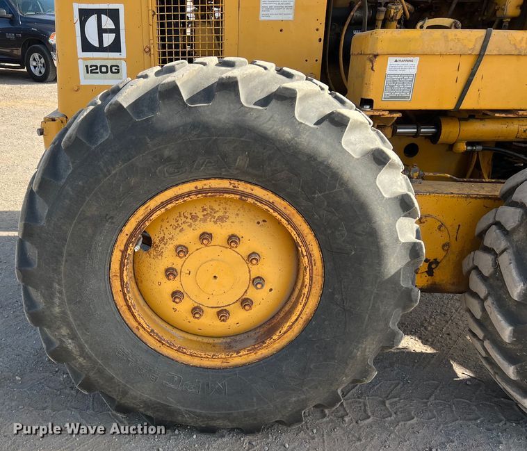 image for item DO2449 1983 Caterpillar 120G motor grader