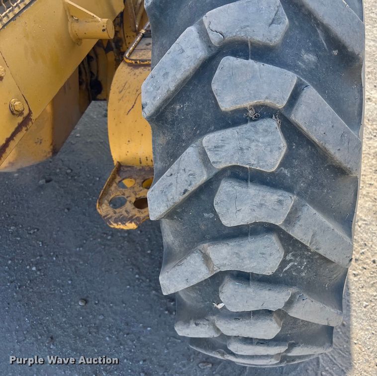 image for item DO2449 1983 Caterpillar 120G motor grader