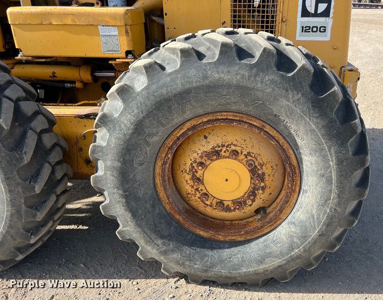 image for item DO2449 1983 Caterpillar 120G motor grader