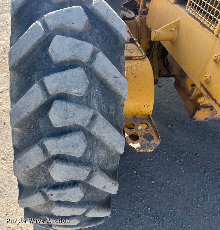 image for item DO2449 1983 Caterpillar 120G motor grader