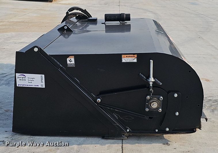 image for item DP6609 Haugen HPB72 skid steer broom